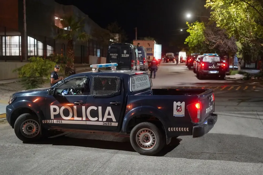 policiamendozanoche